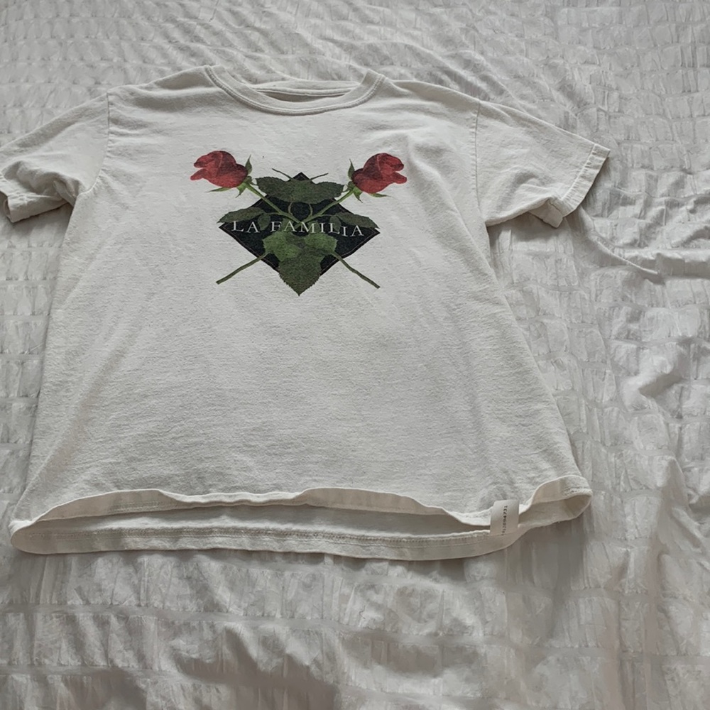 Super cute Hassam roses is a size medium